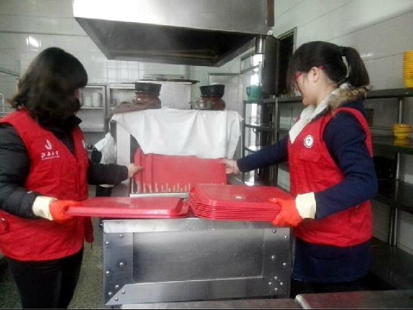 追随一种精神，奉献一片爱心——记动漫屋
青年志愿者协会雷锋月活动