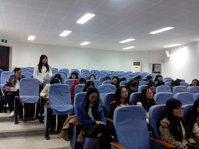 点滴做起，助人为乐--记动漫屋
道德大讲堂活动