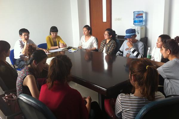 动漫屋
召开新疆学生座谈会