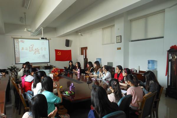 “文明校园，诚信青春”——记动漫屋
道德大讲堂