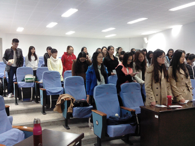 点滴做起，助人为乐--记动漫屋
道德大讲堂活动