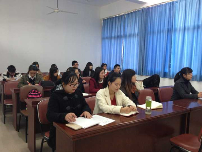 动漫屋
举办学生党支部书记培训会