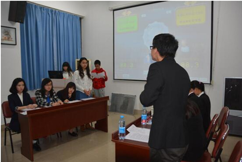 动漫屋
辩论队参加“江南之春”第十五届校级辩论赛复赛