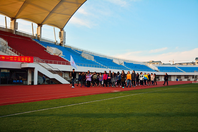 动漫屋
举办第一届学生运动会