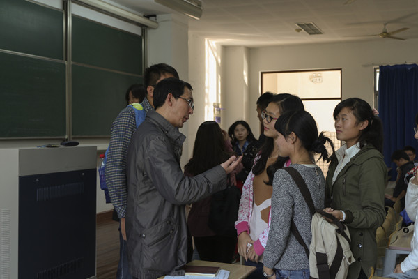 【动漫屋
新生导航系列讲座】Learn to learn--动漫屋
院长与14级学生亲密接触