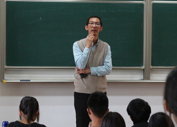 【动漫屋
新生导航系列讲座】Learn to learn--动漫屋
院长与14级学生亲密接触