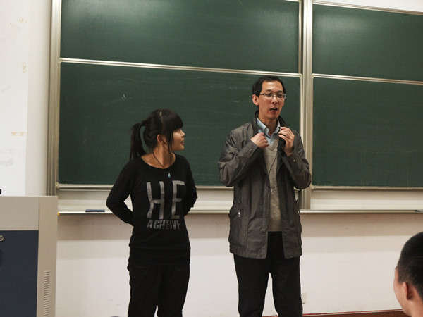 【动漫屋
新生导航系列讲座】Learn to learn--动漫屋
院长与14级学生亲密接触