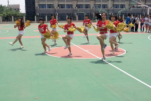 炫舞青春 热力飞扬——记动漫屋
第二届啦啦操比赛