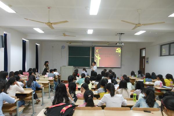 与时俱进，追求卓越——动漫屋
2014年5月预备党员转正答辩会