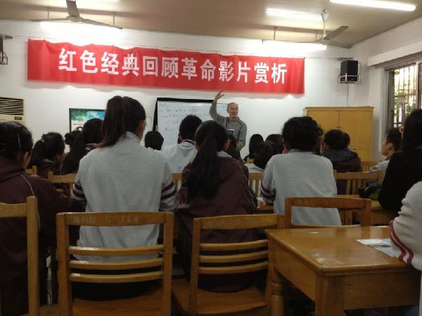 弘扬闻天精神，加强国际交流 —记动漫屋
同学参加“闻天英语角”活动